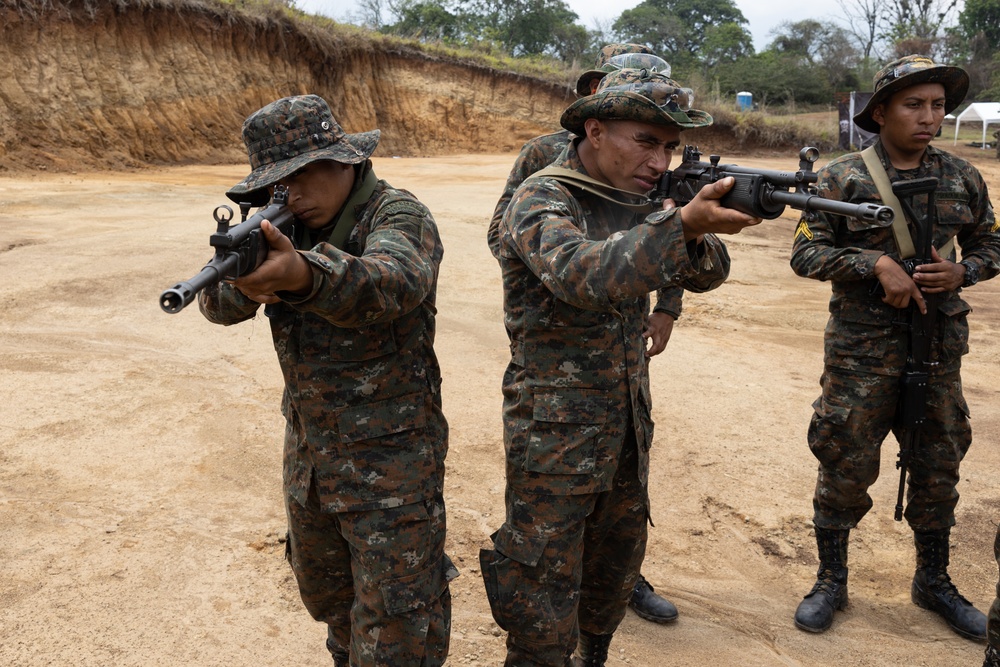 U.S. Marines train with Guatemalan Infantrymen