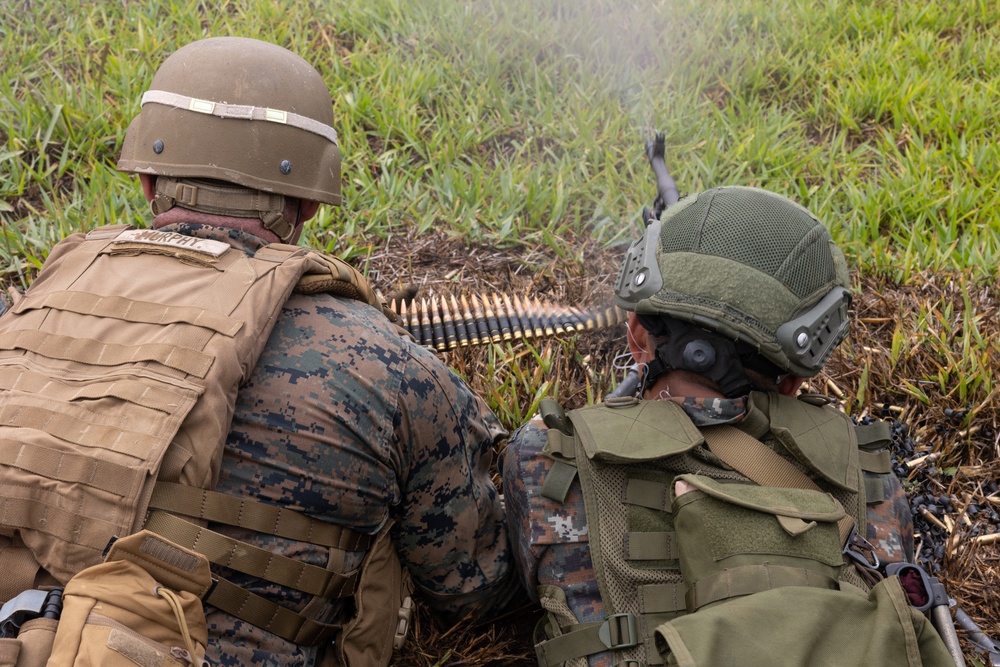 U.S. Marines train with Guatemalan Infantrymen on weapons