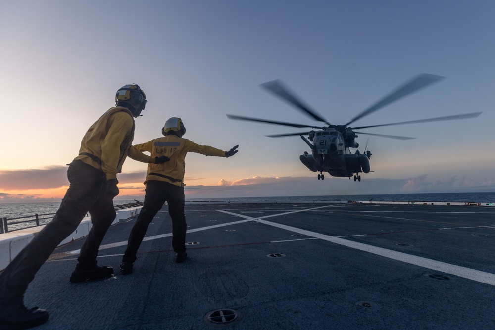 22nd MEU | VMM-265 (REIN) Board USS San Antonio