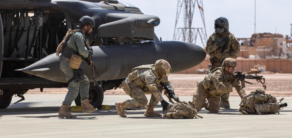 10th Mountain Infantrymen and Syrian Partners Secure Landing Zone During Joint Air Assault Training