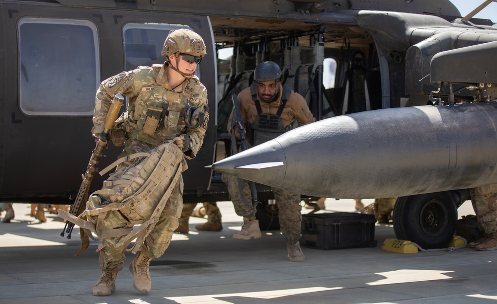 10th Mountain Division and Syrian Partners Exit Black Hawk During Joint Air Assault Training