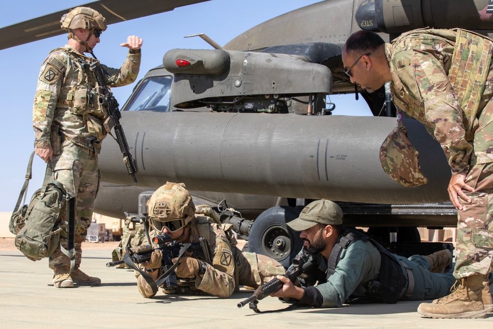 10th Mountain NCO Guides U.S. and Syrian Partners in Coalition Air Assault Drill