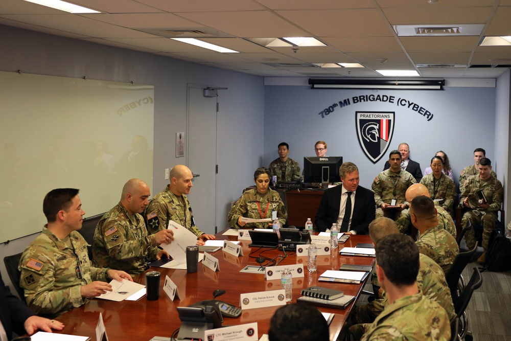 Army Secretary visits cyber brigade 02