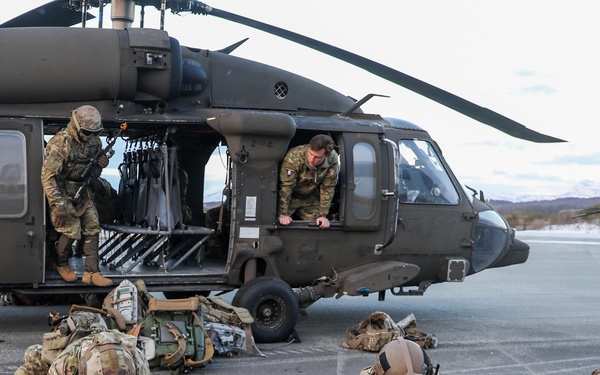 Cold Load Training at Bardufoss Air Station during Swift Response 25