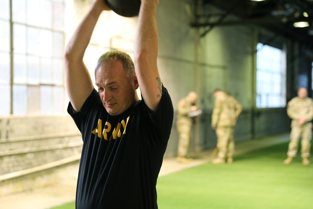 301st HHD tackle the ACFT in support of their annual training exercise