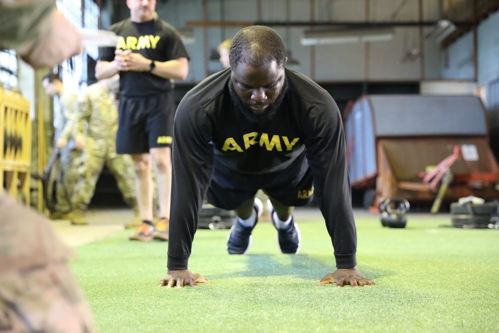 301st HHD tackle the ACFT in support of their annual training exercise