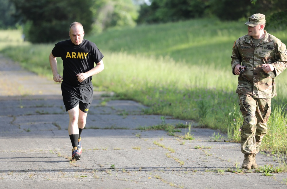 301st HHD tackle the ACFT in support of their annual training exercise