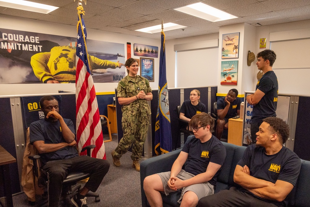 NTAG NEW ENGLAND FUTURE SAILORS ATTEND DELAYED ENTRY PROGRAM MEETING