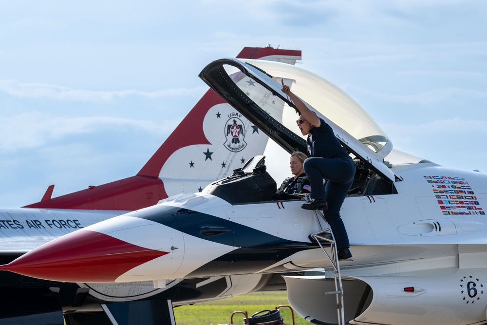 Thunderbirds Light Up the Skies at Air Power Over Hampton Roads