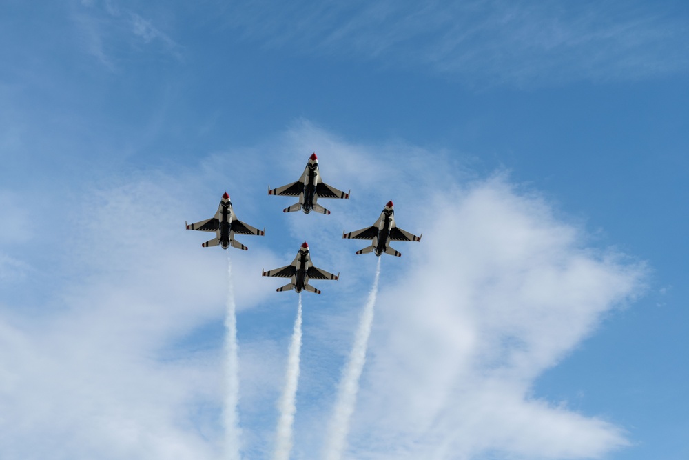 Thunderbirds Light Up the Skies at Air Power Over Hampton Roads