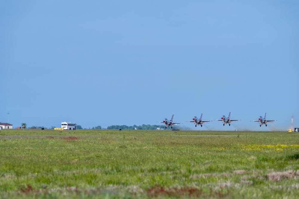 Thunderbirds Light Up the Skies at Air Power Over Hampton Roads