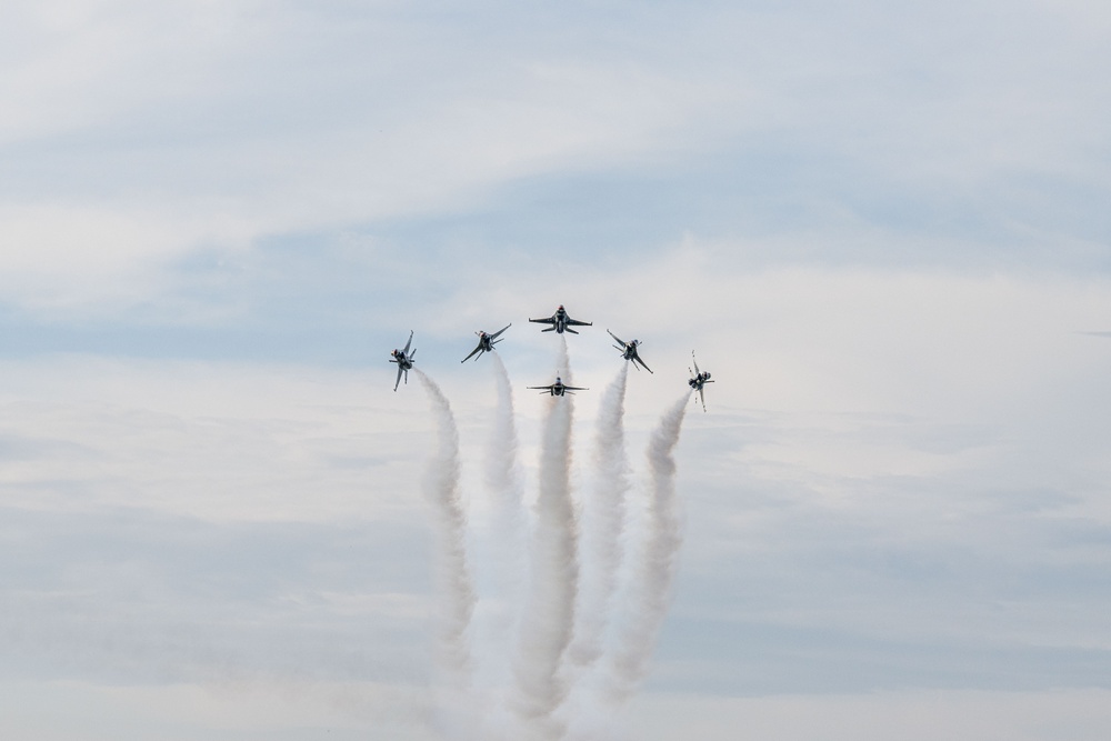 Thunderbirds Light Up the Skies at Air Power Over Hampton Roads