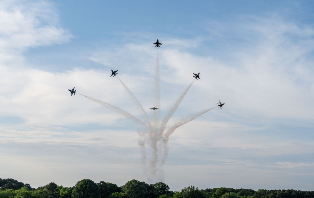 Thunderbirds Light Up the Skies at Air Power Over Hampton Roads