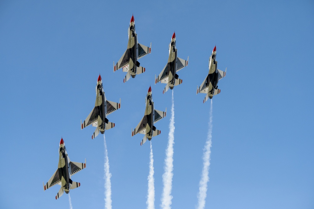 Thunderbirds Light Up the Skies at Air Power Over Hampton Roads