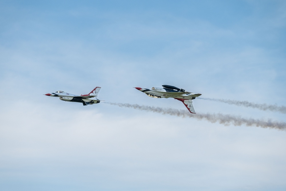 Thunderbirds Light Up the Skies at Air Power Over Hampton Roads
