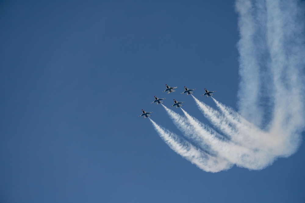 Thunderbirds Light Up the Skies at Air Power Over Hampton Roads