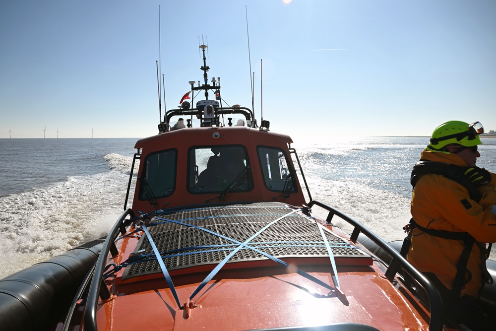 352 SOW Ospreys train with Caister Lifeboat