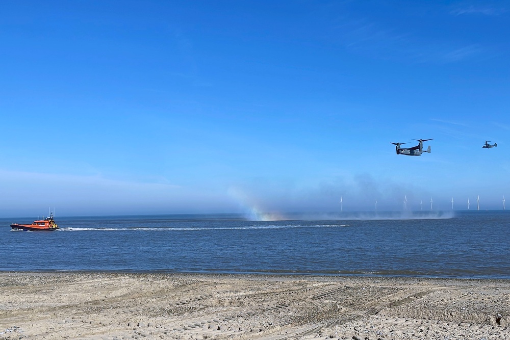352 SOW Ospreys train with Caister Lifeboat