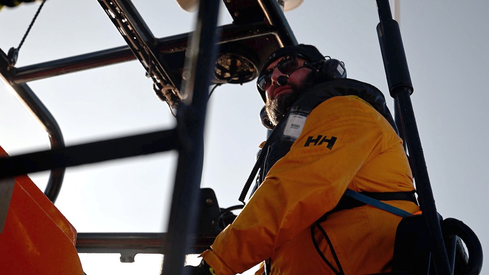 352 SOW Ospreys train with Caister Lifeboat