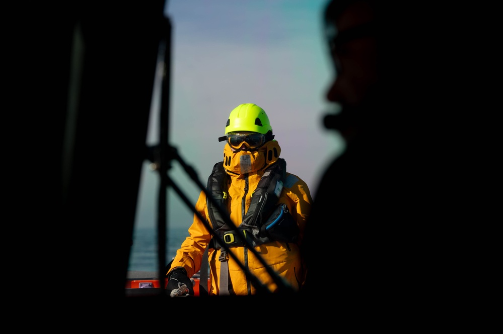 352 SOW Ospreys train with Caister Lifeboat