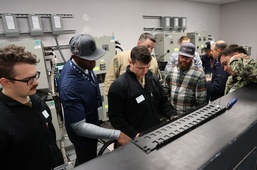 First Group of DDG-51 Arleigh Burke-class Guided-Missile Destroyer Sailors Receive Ship Control Systems Training at NSWC Philadelphia Division
