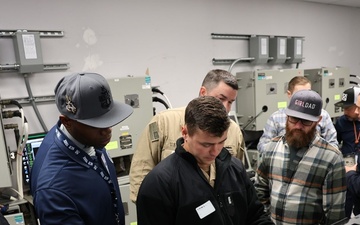 First Group of DDG-51 Arleigh Burke-class Guided-Missile Destroyer Sailors Receive Ship Control Systems Training at NSWC Philadelphia Division