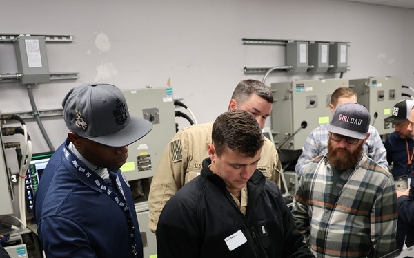 First Group of DDG-51 Arleigh Burke-class Guided-Missile Destroyer Sailors Receive Ship Control Systems Training at NSWC Philadelphia Division