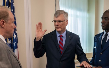 DSD Feinberg Swears In SECAF Meink
