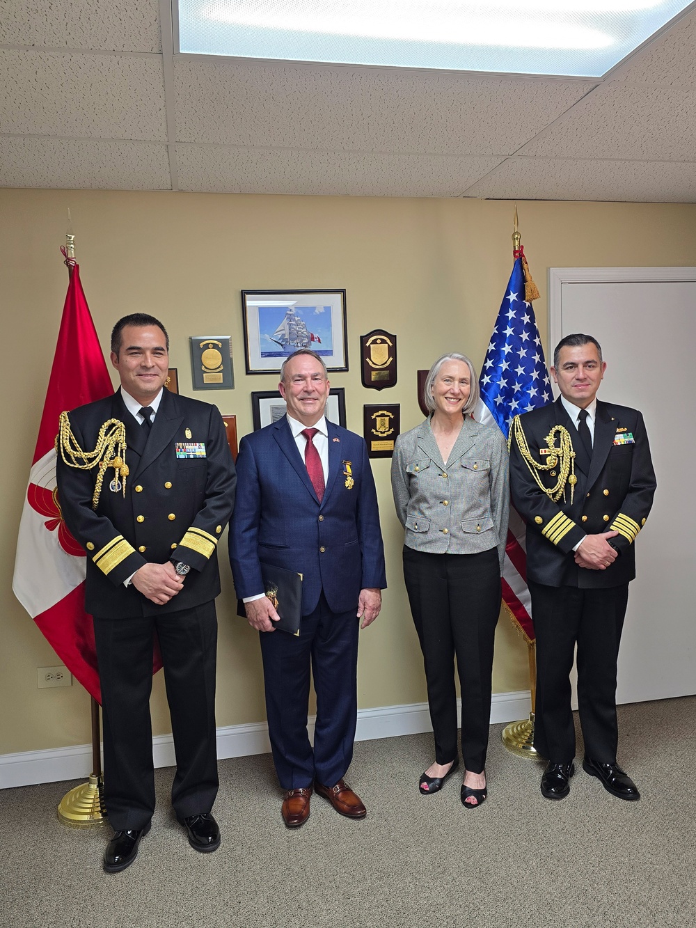 4th Fleet Civil Service Worker and Former Navy Captain Presented With Award as he Prepares for Retirement Following More than 40 years of Naval Service