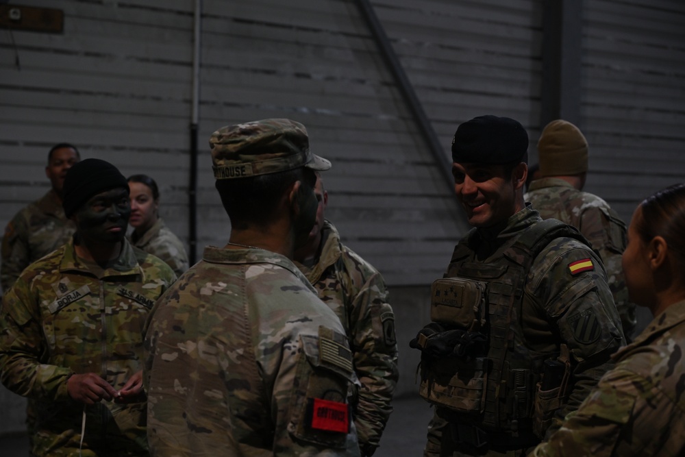 Swift Response 25: Sky Soldiers Talk With Spanish Army