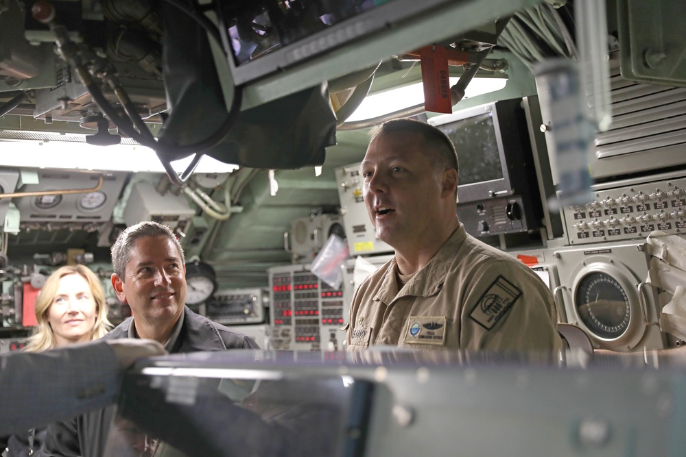 Coronado Mayor Visits USS Greeneville