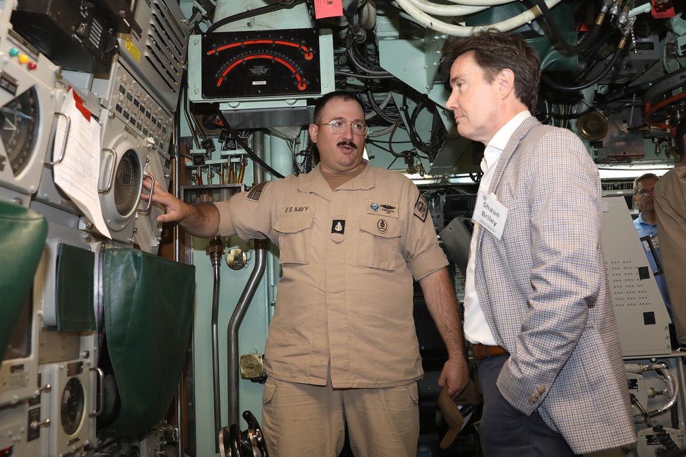 Coronado Mayor Visits USS Greeneville