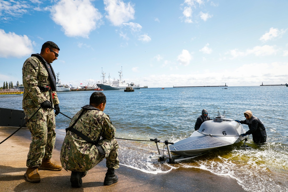 U.S. Navy Seamen and U.S. Army Soldiers Launch USV's for Arcane Thunder 25