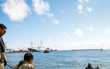 U.S. Navy Seamen and U.S. Army Soldiers Launch USV's for Arcane Thunder 25