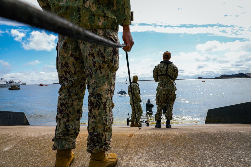 U.S. Navy Seamen and U.S. Army Soldiers Launch USV's for Arcane Thunder 25