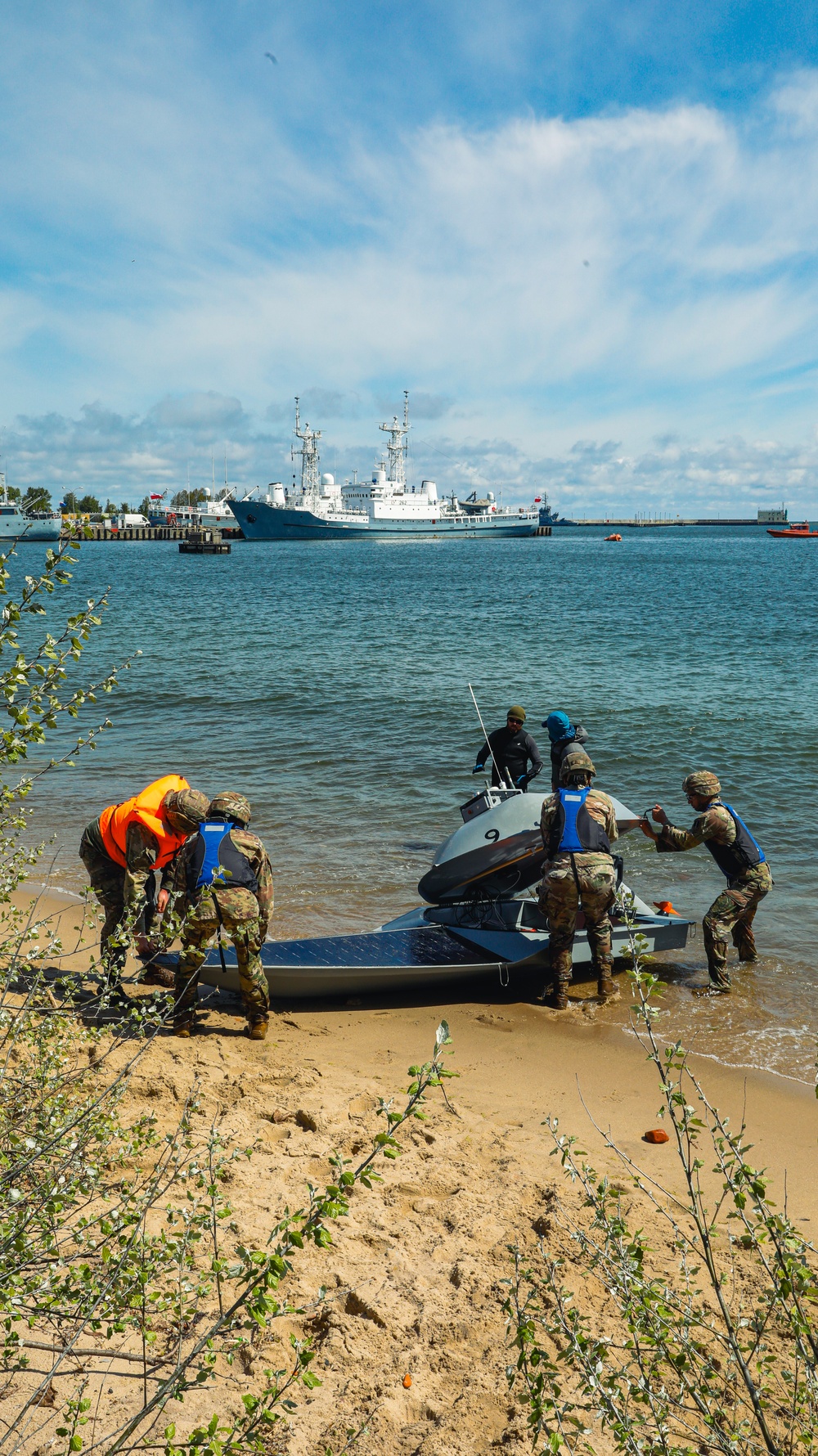 U.S. Navy Seamen and U.S. Army Soldiers Launch USV's for Arcane Thunder 25