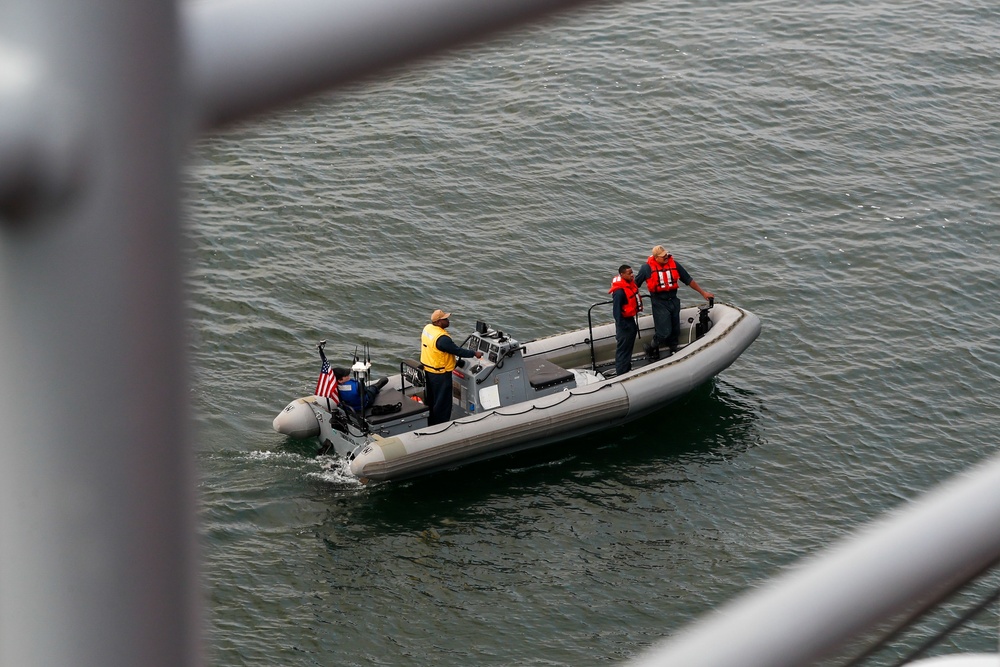 Tripoli Sailor Conducts Small-Boat Operations