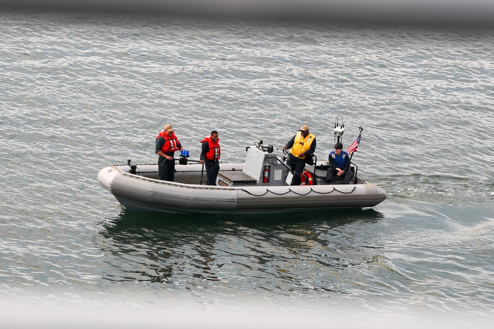 Tripoli Sailor Conducts Small-Boat Operations
