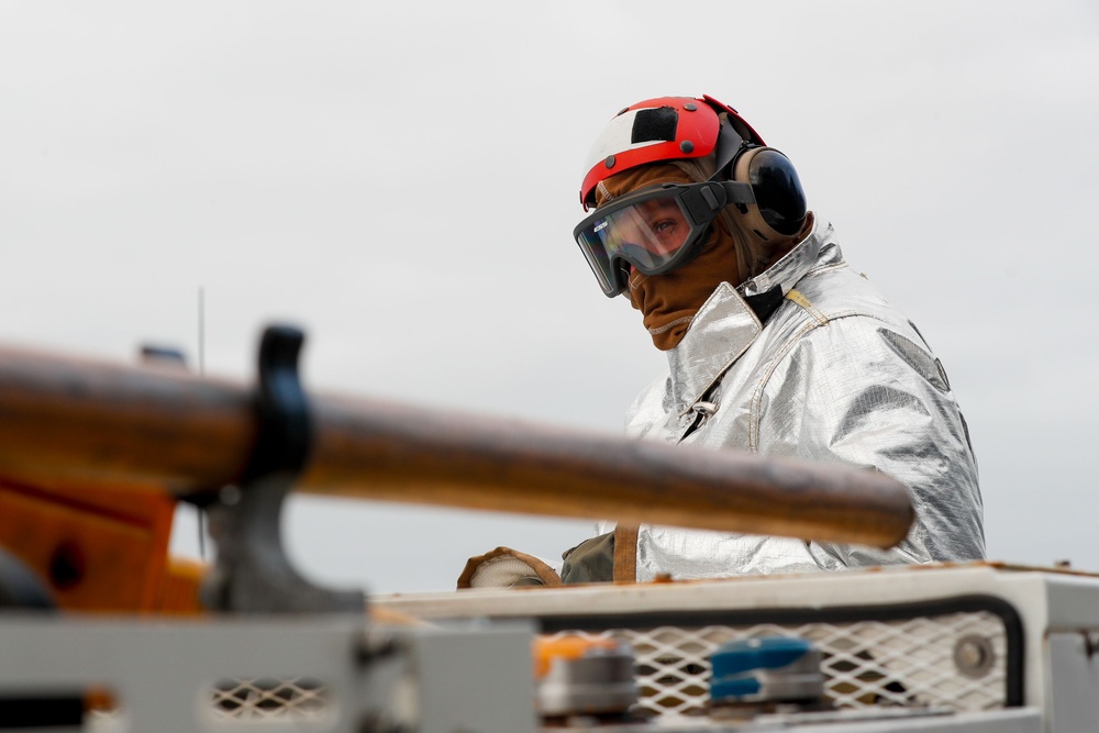 Tripoli Sailors Conduct Flight Deck Fire-Fighting Drill