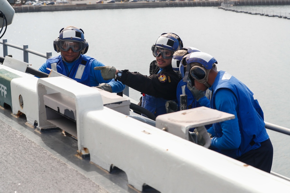 Tripoli Sailors Conduct Flight Deck Fire-Fighting Drill
