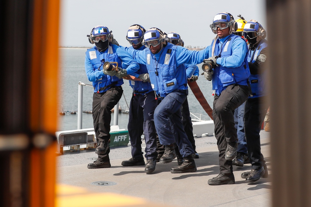 Tripoli Sailors Conduct Flight Deck Fire-Fighting Drill
