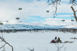 Swift Response 25 | U.S. Marines, 82nd Airborne Division Train in Norway [Image 2 of 15]