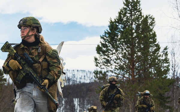 Swift Response 25 | U.S. Marines, 82nd Airborne Division Train with Norwegian Soldiers in Norway