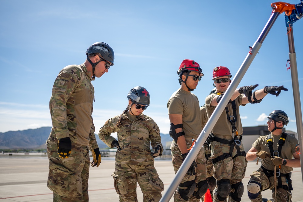 Airmen demonstrate rescue equipment to Army engineers during joint training