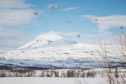Swift Response 25 | U.S. Marines, 82nd Airborne Division Train with Norwegians in Norway [Image 4 of 10]