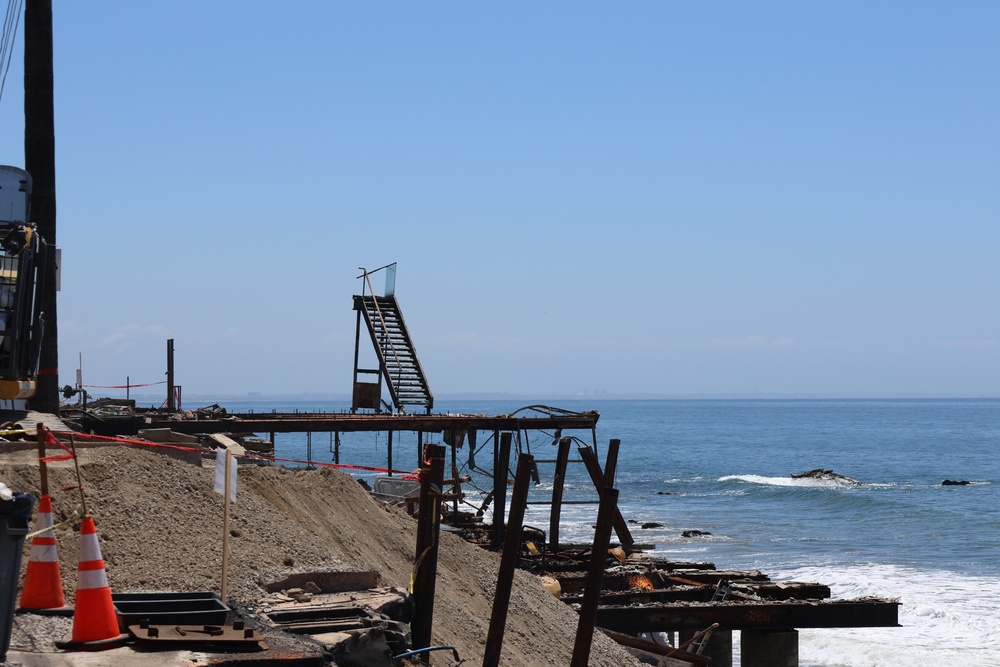 Pacific Coast Highway debris clearing