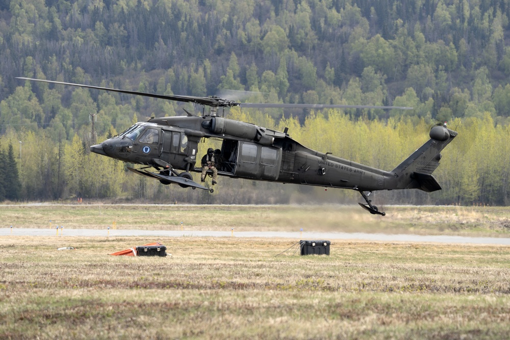 Alaska Army National Guard aviators hone fire suppression skills