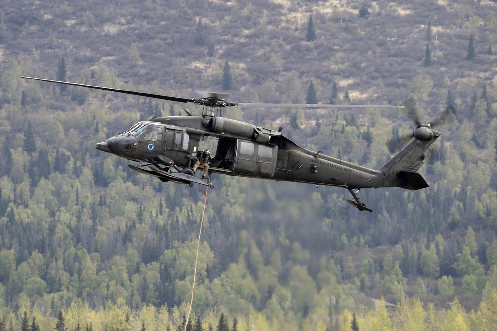 Alaska Army National Guard aviators hone fire suppression skills