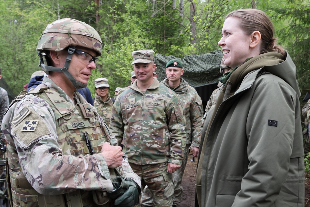 Lithuanian Minister of Defense Meets with US Soldiers