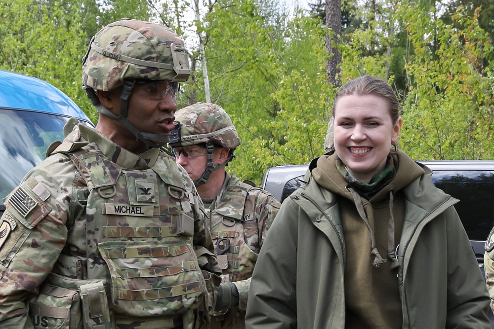 Lithuanian Minister of Defense Meets with US Soldiers